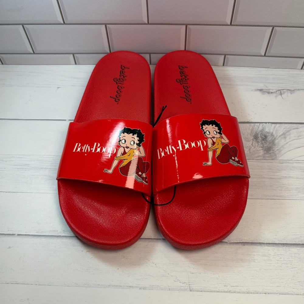 Betty Boop :10 Women Red Graphic Slide Sandals